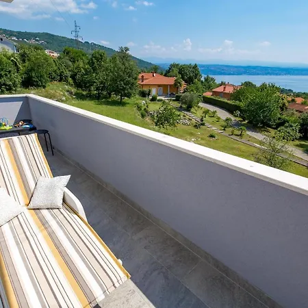 Zita Lovran Apartment *