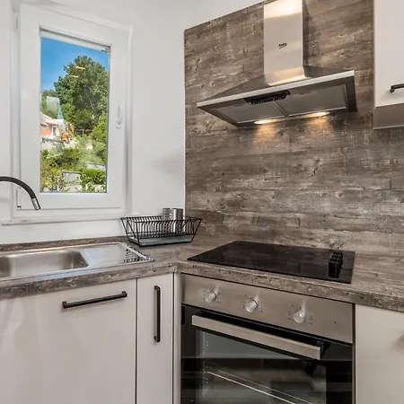 Zita Lovran Apartment