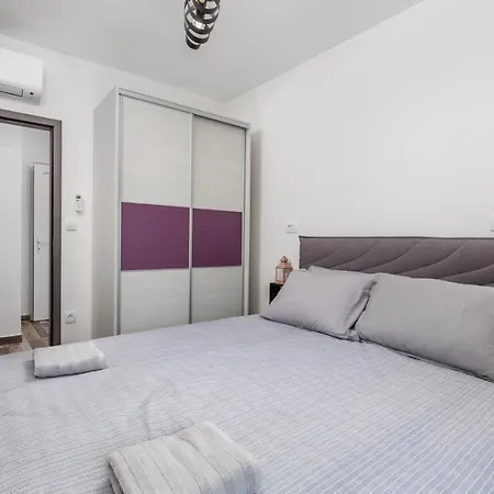 Zita Lovran Apartment *