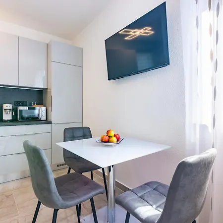 Zita Lovran Apartment