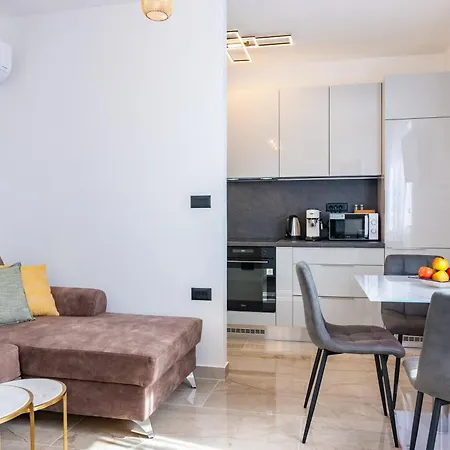 Zita Lovran Apartment *