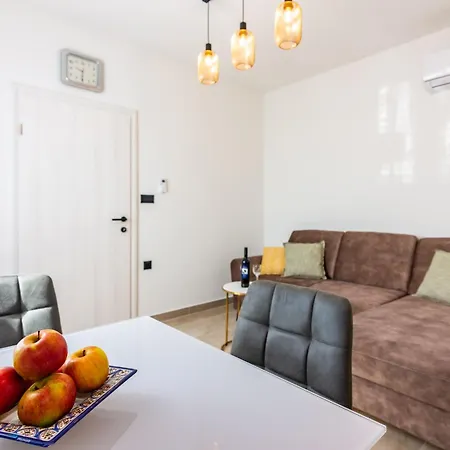 Zita Lovran Apartment Opric
